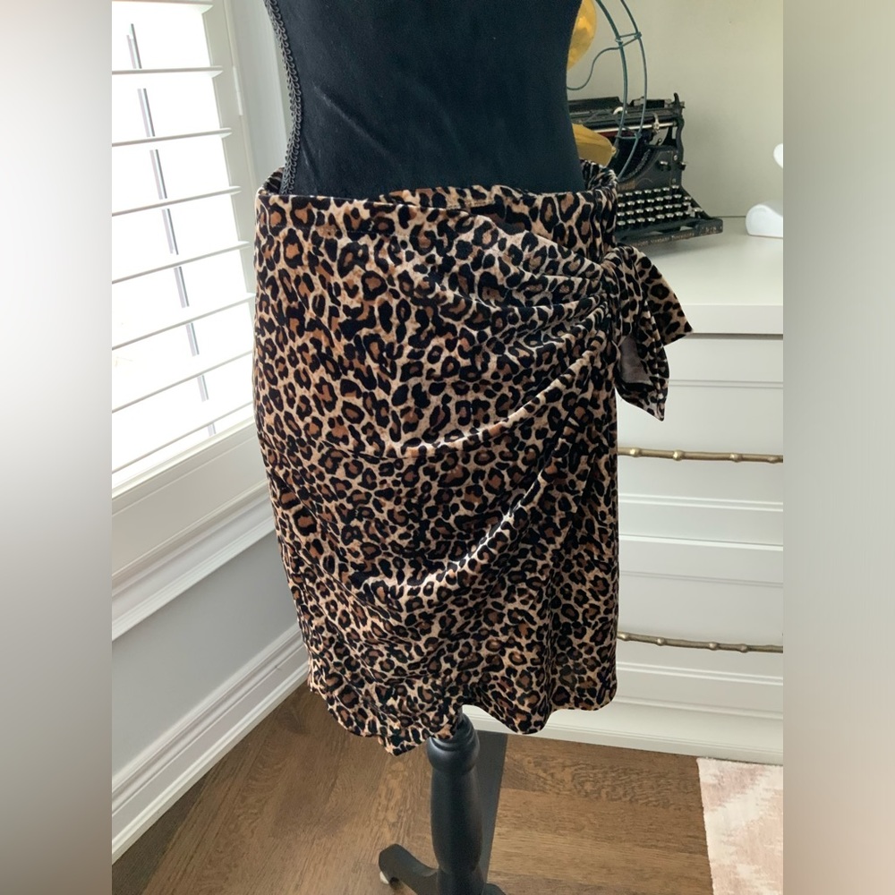 FORMULA JOVEN Leopard Cross Over Fabric Plush Skirt Women’s Size 28”